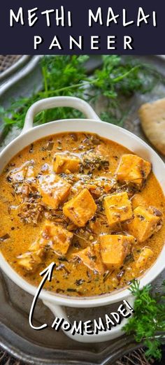 the recipe for methi mallai paneer is shown in a bowl with bread and parsley