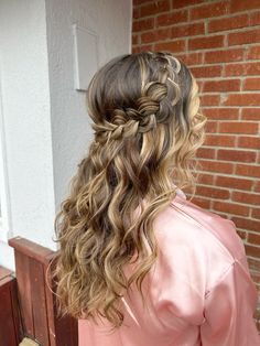 Dutch braid half up half down look Hoco Hair Inspo Half Up Half Down, Braid Half Up Half Down Hairstyles, Dragon Braid Half Up Half Down, Half Up Braids Hairstyles, Half Up Half Down Homecoming Hairstyles, Dutch Braid Half Up Half Down, Half Up Half Down With Braid, Half Up With Braid, Half Up Half Down Hairstyles With Braids