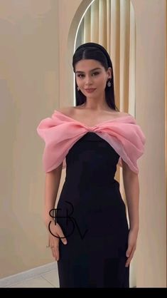 Simple Short Black Dress, Black Dress Ideas, Black Dresses For Women, Pink Bow Dress, Short Black Dress, Girls Dress Outfits, Mode Abaya, Cocktail Dress Prom