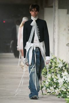 Glam Punk, Balenciaga Spring, Fashion Photography Inspiration, Denim Trends, Baroque Fashion, Fashion Show Collection, Classy Outfits