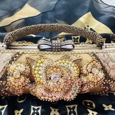 Popular Brand, Gorgeous Purse Looks Brand New. This Has Been Used Less Than 5 Times. Mary Frances Bags, Beautiful Purse, Mary Frances, Cash Flow, Loans, Checks, Bag Lady, Purse, Brand New