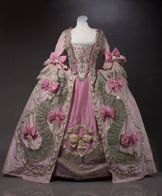 Rebel girl: the fierce fashion renaissance of Alice in Wonderland | Fashion | The Guardian Baroque Dress, Womens Costumes