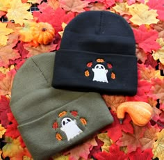 Introducing the Autumn Ghost Beanie - the perfect way to stay cozy and stylish while keeping your head warm! They are machine embroidered on high-quality Port & Company beanies to ensure durability and longevity. The stretchy fabric ensures a perfect fit for most adult/teen head sizes, and you can wear it slouchy or fold it up for a more fitted look. It's also warm and cozy. It is available in two color options, black or olive, so you can choose the one that best matches your personal style. It' Embroiderd Hats, Embroided Beanie, Autumn Hat, Embroider Beanie, Embroidered Beanies, Beanie Ideas, Aesthetic Beanies, Halloween Beanie, Autumn Accessories