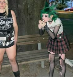 Grunge Punk Rock Aesthetic, Horror Punk Aesthetic, Punk Rock Girl Aesthetic, 90s Punk Aesthetic, 90s Punk Fashion, 90’s Punk, Punk People, Punk Zombie, 2000s Punk Aesthetic