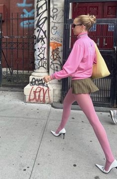 Colored Tights Outfit, Pink Tights, Stockings Outfit, Fest Outfits, Colored Tights, Tights Outfit, Mode Inspo, Pink Outfits