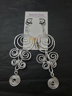 Beautiful silver colored aluminum wire, abstract and spiral wrapped design, lightweight, lightly hammered, earrings are a totally unique design and are 5 inches long with leverback earwires. Please come back and visit to check for new unique designs. For more styles visit my Etsy shop: www.etsy.com/shop/SoftlySisterDesigns Hammond Indiana, Aluminum Wire Jewelry, Diy Earrings Easy, Bijoux Fil Aluminium, Aluminum Jewelry, Hammered Earrings, Wrapped Earrings, Earrings Wire, Diy Wire Jewelry