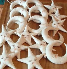 a wooden table topped with lots of white stars and crescents on top of each other