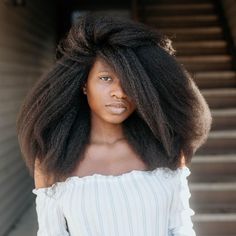 Do you blow dry/straighten your hair to trim your ends or do you trim it while curly? Model: @naturallytemi Blowout Hairstyles, Fine Hairstyles, Blow Hair, Straightening Natural Hair, Diverse Beauty, Natural Afro Hairstyles, Natural Black Women