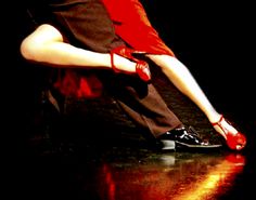 a man and woman dancing on stage with the caption'fuu una letra de tango para tu indefiente meldiata '