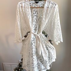 Gorgeous For Bridal Wear Or To Feel Sexy Everyday New Without Tags! Elegant Lace Trim Sleepwear For Vacation, Delicate Lace Sleepwear For Beach, White Delicate Lace Sleepwear For Beach, Delicate Lace Sleepwear For Spring Party, Spring Party Sleepwear With Delicate Lace, Chic White Wedding Sleepwear, Victorian Lace, Sleepwear Robe, Bridal Wear