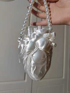 Heart Bag, Accessories Jewelry, Fashion Inspo Outfits, Baby Fashion, Fashion Bags, Jewelry Accessories, Fashion Accessories