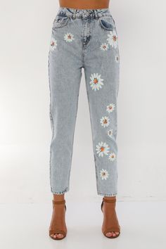 Product Length: 101 cm Product Content: 100% Cotton Model Dimensions: Height: 1.76 cm Bust: 92 cm Waist: 60 cm Hips: 91 cm The product on the mannequin is size US 4 and TR 27. Women's High Waist Floral Custom Hand Painted Mom Jeans Denim Pants vintage mom blue mom mom jeans mom Jean zara mom jeans high waisted mom jeans mom jeans for women painted denim hand painted jeans custom painted jeans designer painted jeans  painted Jean painted custom jeans printed jeans Cross Stitch Jeans, Medium Wash Straight Leg Jeans For Spring, Spring Medium Wash Straight Leg Jeans, Spring High-rise Light Wash Jeans, High Rise Light Wash Jeans For Spring, Spring High Rise Light Wash Jeans, Spring Cropped Leg Denim Blue Jeans, Spring Denim Blue Cropped Jeans, Denim Blue Cropped Jeans For Spring