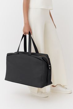 Designed to wander. A spacious travel partner for weekend getaways. Big Travel Bag, Travel Partner, Large Travel Bag, Leather Weekender Bag, Leather Weekender, Weekend Travel Bags, Leather Industry, Leather Travel Bag, Travel Bags For Women