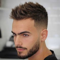 If you want short hair that is easy to style but looks great, look no further than these men's short haircuts. Featuring some of the latest trends and most popular haircuts adapted for all hair Haircut And Beard, Super Hair, Hair Styles 2017, Popular Haircuts, Best Short Haircuts, Penteado Cabelo Curto, Short Hairstyle