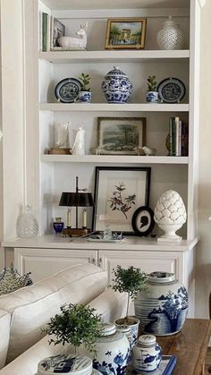 Blue White Shelf Decor, Traditional Bookshelf Decor, Traditional Bookshelf Styling, Blue And White Bookshelf Decor, Bookshelf Decorating Ideas Living Room, Blue And White Living Room Farmhouse, Regencycore Decor, Elegant Bookshelves, Decorated Bookshelves