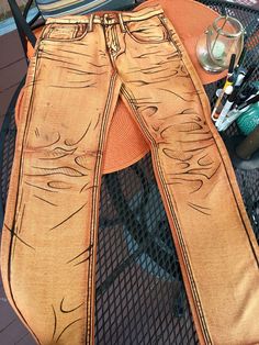 Shade Clothing, Borderlands Cosplay, Cel Shading, Cell Shading, Diy Vetement, Diy Clothes Design, Custom Jeans, Painted Jeans, Cosplay Diy