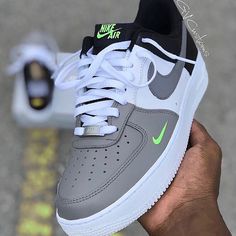 Air Force 1 Outfit Men, Sepatu Air Jordan, Air Force 1 Outfit, Sneaker Outfits, Sneaker Trend, Nike Shoes Air Force, Jordan Shoes Girls, Custom Nike Shoes, Shoes Sneakers Jordans