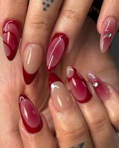 by Somberita Nails // link below Cool Red Nails Design, Trending Nails Almond, Red Or Black Nails, Red Cool Nails, Nude With Design Nails, Almond Medium Nails Designs, Cool Nail Inspo Summer, Cute Fall Nails Designs, Dark Red Nails With Design Ideas