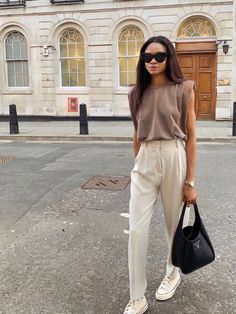 Linen Trousers Outfit, Trousers Outfit Casual, Trousers Outfit, Simple Summer Outfits, Inspiration Mode