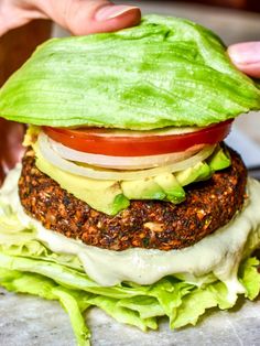 Raw Vegan Veggie Burger - Raw Food Revive Raw Stuffed Bell Peppers, Raw Vegan Burger, Raw Vegan Burger Recipe, Raw Vegan Recipes For Beginners, Raw Vegan Recipes Easy, Vegan Veggie Burger