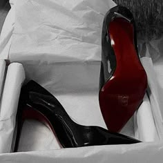 Red And Black Heels Aesthetic, Red Bottom Heels Outfit, Louboutin Heels Aesthetic, Black And Red Heels, Dark Red Heels, Red Bottom Heels, Heels Aesthetic