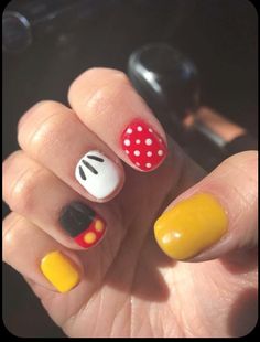 Disney Toenail Designs, Disney Nail Ideas Acrylic, Disney Nails For Kids, Disney Toe Nail Designs, Disney Nails 2022, Easy Disney Nails, Disney Nails Short