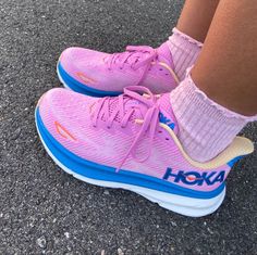 #hokarunning #running Colorful Hoka Shoes, Hoka Running Shoes Aesthetic, Hoka Shoes Outfit Ideas, Cute Hoka Shoes, Pink Hoka Shoes, Hokas Aesthetic, Hoka Aesthetic, Pink Hoka, Hoka Shoes Woman