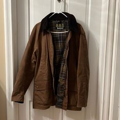 Barbour Ashby Waxed Jacket In Xl. This Jacket Is Basically Brand New, Only Worn Once Or Twice! Matching Snap On Barbour Hood Is Included! Valentina Core, Barbour Ashby, Norwegian Fashion, Barbour Quilted Jacket, Barbour Wax Jacket, Waxed Jacket, Barn Jacket, Autumn Trends, Classic Style Outfits