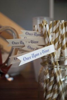 paper straws are lined up in a mason jar