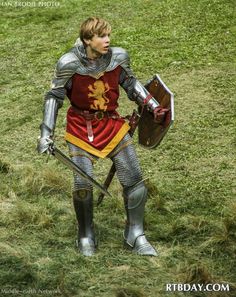 Chronicles Of Narnia Peter, Peter Narnia, Narnia Peter, Warrior Outfits, Narnia 1, Narnia Costumes, Lion Witch Wardrobe, Peter Pevensie, William Moseley