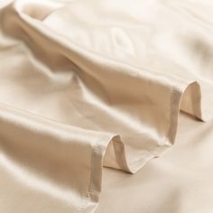 This buttery soft and smooth flat sheet is kind to skin, and will lull you into a wondrous beauty sleep! Built to last, pure silk at 22 momme will withstand frequent machine washing. Dyed with non-toxic dyes. Designed in Toronto.  Material 100% mulberry silk 22 momme (600 thread count)  Silk charmeuse  Grade 6A (highest grade) Non-toxic dyes OEKO-TEX® 100 certified  Benefit of Silk Hydration: less absorbent than cotton, your skin and strands will resist moisture loss Less friction: smooth and su Smart Glass, Silk Sheets, Stocking Fillers For Her, Silk Bedding, Hydrated Skin, Beauty Sleep, Silk Pillowcase, Jewelry Ring Box, Silk Charmeuse