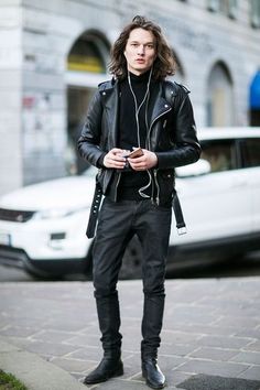 Leather Jacket Street Style, Mens Fashion Week Street Style, Biker Stuff, Stylish People, Harry Style, Milan Men's Fashion Week, Black Biker Jacket, Leather Jacket Men Style, Motorcycle Ride