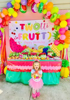 Twotti Fruity Photo Shoot, Fruit 2nd Birthday Party, Two Ti Fruiti Party Ideas Diy, Twotii Fruitii Decorations, Two Ti Fruiti Birthday Party