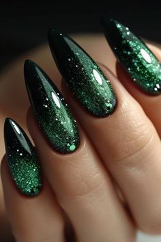 Emerald Nails, Forest Designs, Green Acrylic Nails, Dark Green Nails, Enchanting Forest, Green Nail Art, Formal Nails, Green Nail Designs, Her Nails