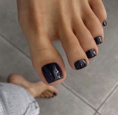 Nails On Feet Pedicures, Gel Nail Pedicure Ideas, Dark Purple Pedicure Toenails, Dark Color Pedicure, Trendy Pedicure 2023, Navy Toe Nails, Feet Nail Ideas, Short Square Nails For Work, January Pedicure