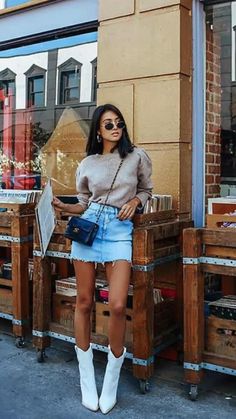 Skirt And Cowboy Boots Outfit, Cowboy Boots Street Style, Cowboy Boot Outfits, Look Legging, White Cowboy Boots, Bota Country