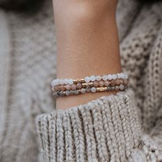 Sunstone Venezia | Rose Gold Vermeil - Lia Lubiana Stretch Beaded Bracelets, Stacking Bracelets, Trendy Bracelets, Beads Bracelet Design, Chic Earrings, Moonstone Beads, Labradorite Beads, Work Jewelry, Vermeil Jewelry