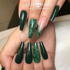 Quinceañera Green, Emerald Christmas, Emerald Nails, Nails With Glitter, Green Acrylic Nails, Dark Green Nails, Green Nail Designs, Green Nail, Nails Prom