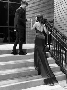 Couple Photography Poses Formal Dress, Where To Take Prom Pictures, Pose Ideas For Couples Photoshoot, Aesthetic Prom Pictures Elegant, Aesthetic Couple Pictures Formal, Elegant Couple Poses Photo Ideas, Couple Poses Fancy Dress, Dark Prom Pictures, Matric Dance Couple Poses