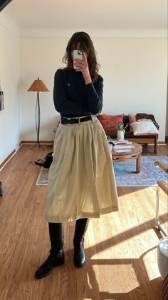 Cozy Skirt Outfits, Best Winter Outfits, Fall Winter Wardrobe, School Looks, Pinterest Outfits, Midi Skirts, Pleated Midi Skirt, Mode Inspiration