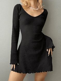 Simple Knitted Long Sleeve Mini Dress - AnotherChill قلادات متدلية, Short Bodycon Dress, Fitted Mini Dress, Elegant Dresses For Women, Irregular Hem, Intp, Slim Dresses, Knit Mini Dress, Long Sleeve Mini