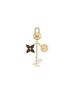 Gender: Women Brand: LOUIS VUITTON Product Name: Spring Street Bag Charm Key Holder Gold Bags Alora Code: 83197799 Color: gold Origin: France Designer Style ID M01187 Loop Keychain, Keychain Loop, Gold Bags, Hook Keychain, Gold Bag, Timeless Handbag, Vuitton Bag, Bags Designer Fashion, Exclusive Bag