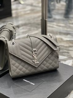 Description S.L Envelope Medium Chain Bag Dark Grey For Women, Women’s Bags 9.4in/24cm YSL Rep 1:1 Size: 24 x 17.5 x 6 cm / 9.4 x 6.8 x 2.3 inches (Length x height x width) Envelope bag made with metal free tanned , with a front flap and magnetic snap closure, decorated with the iconic ysl signature and a mix of vertical, chevron and diamond quilted overstitching. Sliding chain strap from 26.5 cm / 10.4 inches to 55 cm / 21.7 inches ffering two-way wear Bronze-toned metal hardware Magnetic snap Yves Saint Laurent Bags, Envelope Bag, Debit Cards, Saint Laurent Bag, Diamond Quilt, Chain Bags, Bags Shoes, Bago, Chain Strap