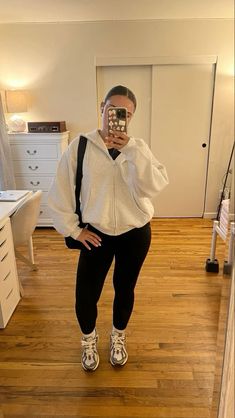 Cute Outfits To Wear To The Nail Salon, Legging Airport Outfit, Skirts With Leggings Outfit, Brunette Outfit Ideas, Warm Gym Outfits, Outfit Ideas With New Balance Sneakers, Babysitter Outfit Ideas, Quarter Zip Outfit Aesthetic, Basic Winter Outfits Casual