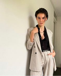 Women In Suits Masculine, Women In Suits No Shirt, Funky Suits For Women, Fem Suit Wedding, Masc Prom Outfit Aesthetic, Andro Wedding Attire, Lesbian Power Suit, Lesbian Pant Suit, Queer Semi Formal