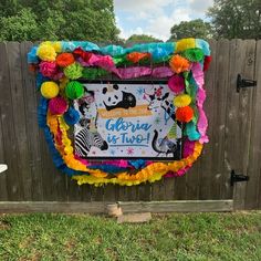 there is a sign on the fence that says welcome to pandas and zebras