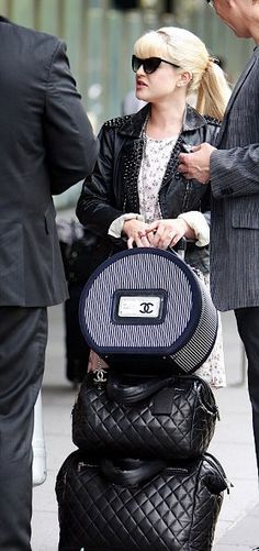 "Chanel Train Case and her Chanel Cocoon luggage are both modern and totally classic. Kelly's look may change again, but her luggage will look great forever." How To Have Style, Vintage Foto's, Moda Chanel, Mode Chanel, Chanel Cruise, Chanel Couture, Chanel Vintage, Chanel Bags