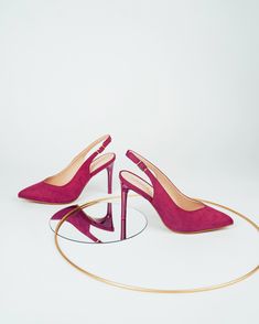 shoe,schuhe, schuh, style, styling, fashion, slingpump, pump, high heel, clolour, outfit, inspiration, inspo, kombinierten, catwalk, graceland, ootd, deichmann, red, rot, pink, schwarz, blau, blue, black, outfit kombinieren, trendy, füße, luft, bequem, gemütlich, schön, absatz, hoher absatz, pfennigabsatz, schnalle, ideen, model, farbe, ausgehen, date, arbeit, büro, feier, party, fest, veranstaltung, auffällig, detail, details, stil, burgunder, taupe, beige, hohe schuhe, extravaganz, luxus, wow Blue Black Outfit, Black Outfit, Sling Backs, Pretty In Pink, Blue Black