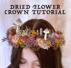 **THIS IS AN INSTANT DOWNLOAD TUTORIAL. YOU WILL NOT RECEIVE A FLOWER CROWN. PLEASE READ THE INSTRUCTIONS ON HOW TO DOWNLOAD.** This is an instructional guide on how to create a dried flower crown. This tutorial will tell you the supplies you need, where to get them, and how to make a classically natural dried flower crown, or a fairytale style one with mushrooms and crystals. The mushrooms I used were made from my Mushroom Tutorial found here...https://www.etsy.com/listing/1050385212/pdf-mushro Mushroom Corsage, Mushroom Headband Diy, Ren Fair Flower Crown, Mushroom Flower Crown, Cottage Core Witch Costume, Mushroom Headpiece, Mushroom Headband, Mushroom Crown, Dryad Costume