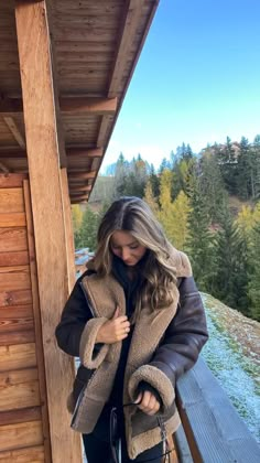 Fall Mountain Outfit, Colorado Aesthetic Outfits, Mountain Outfit Winter, Winter Outfits Canada, Mountain Fashion, Ski Trip Outfit, Winter Outfits Snow, October Outfits, Colorado Outfits